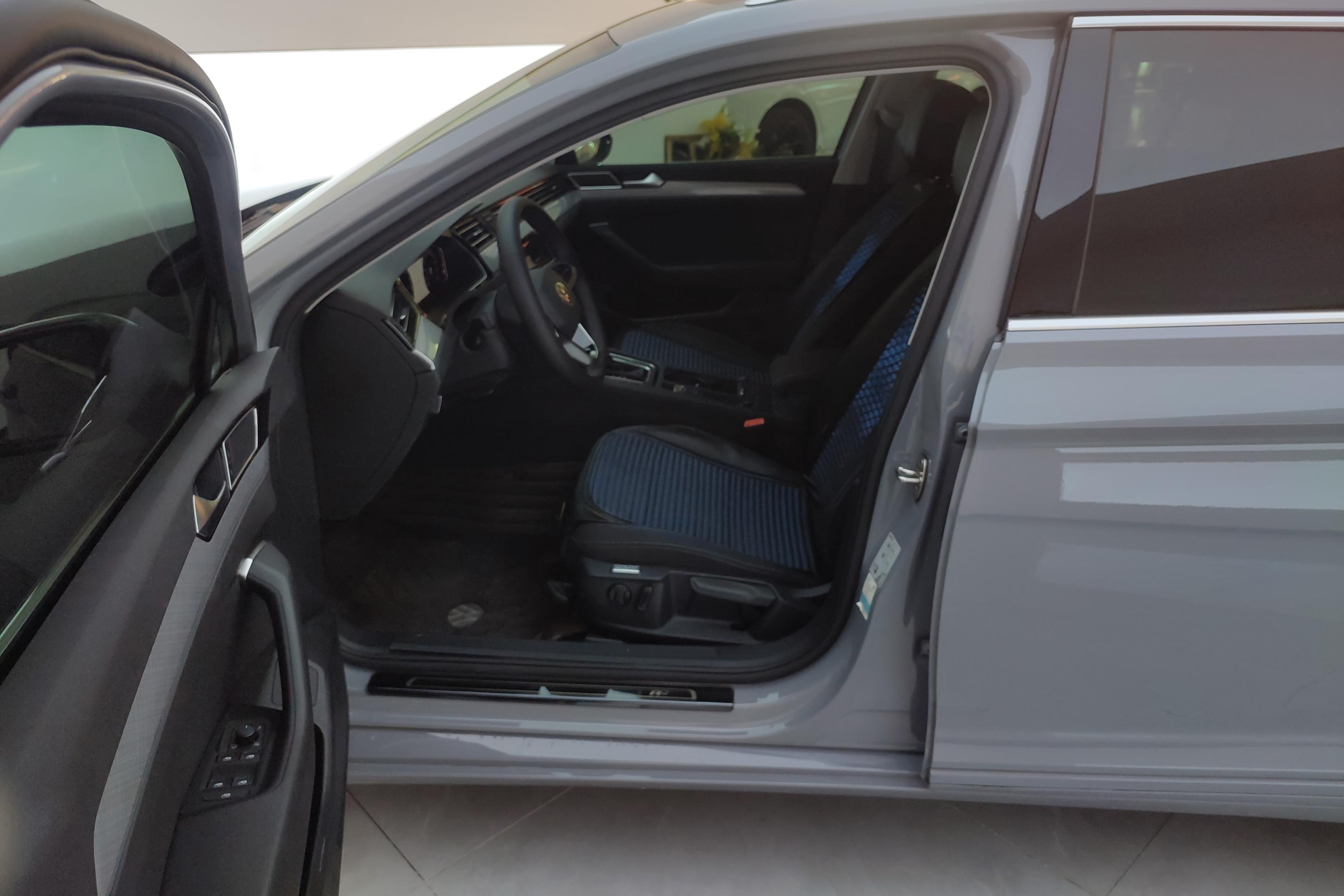 Volkswagen Passat Variant 2022 immagine di auto #23