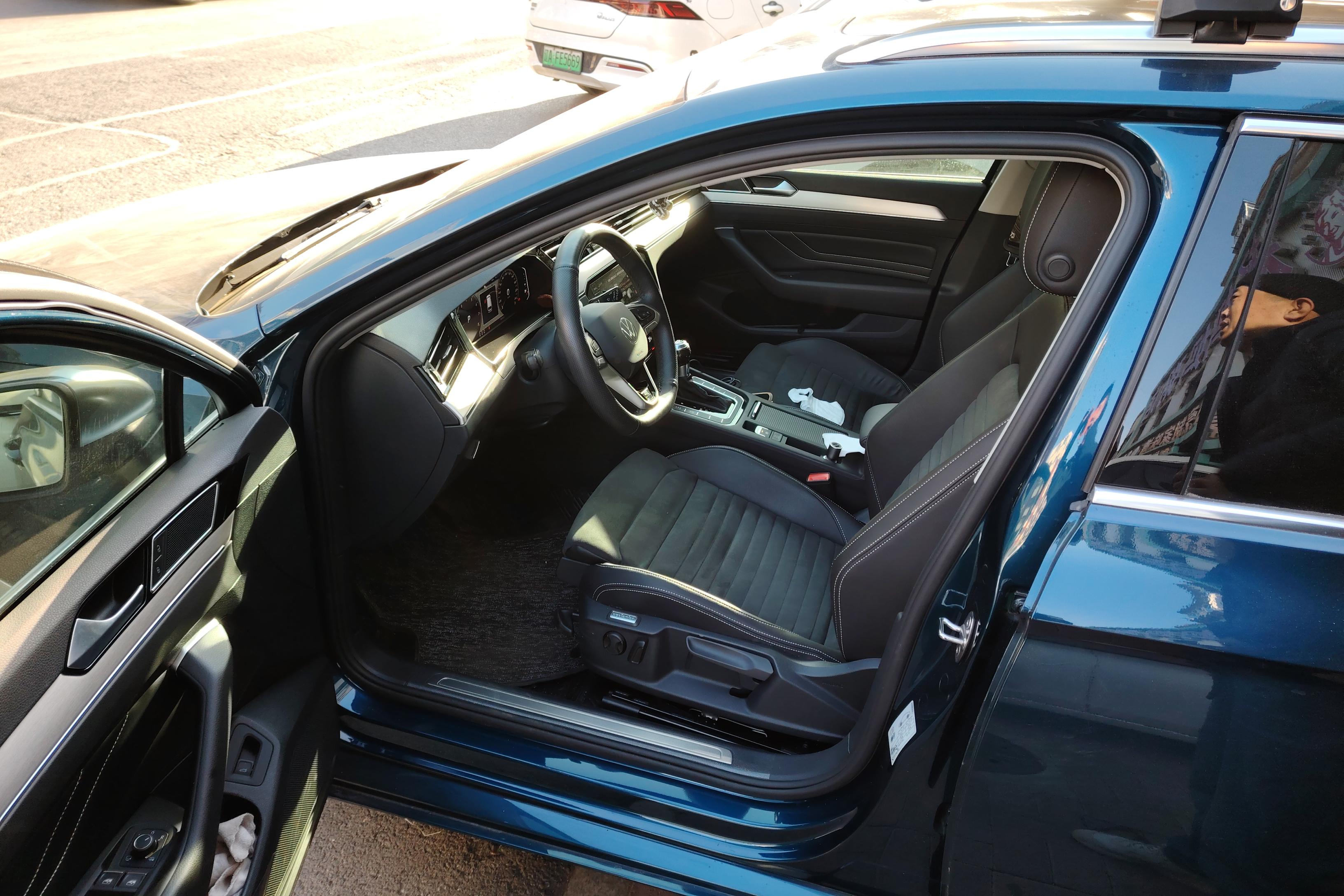 Volkswagen Passat Variant 2022 immagine di auto #23