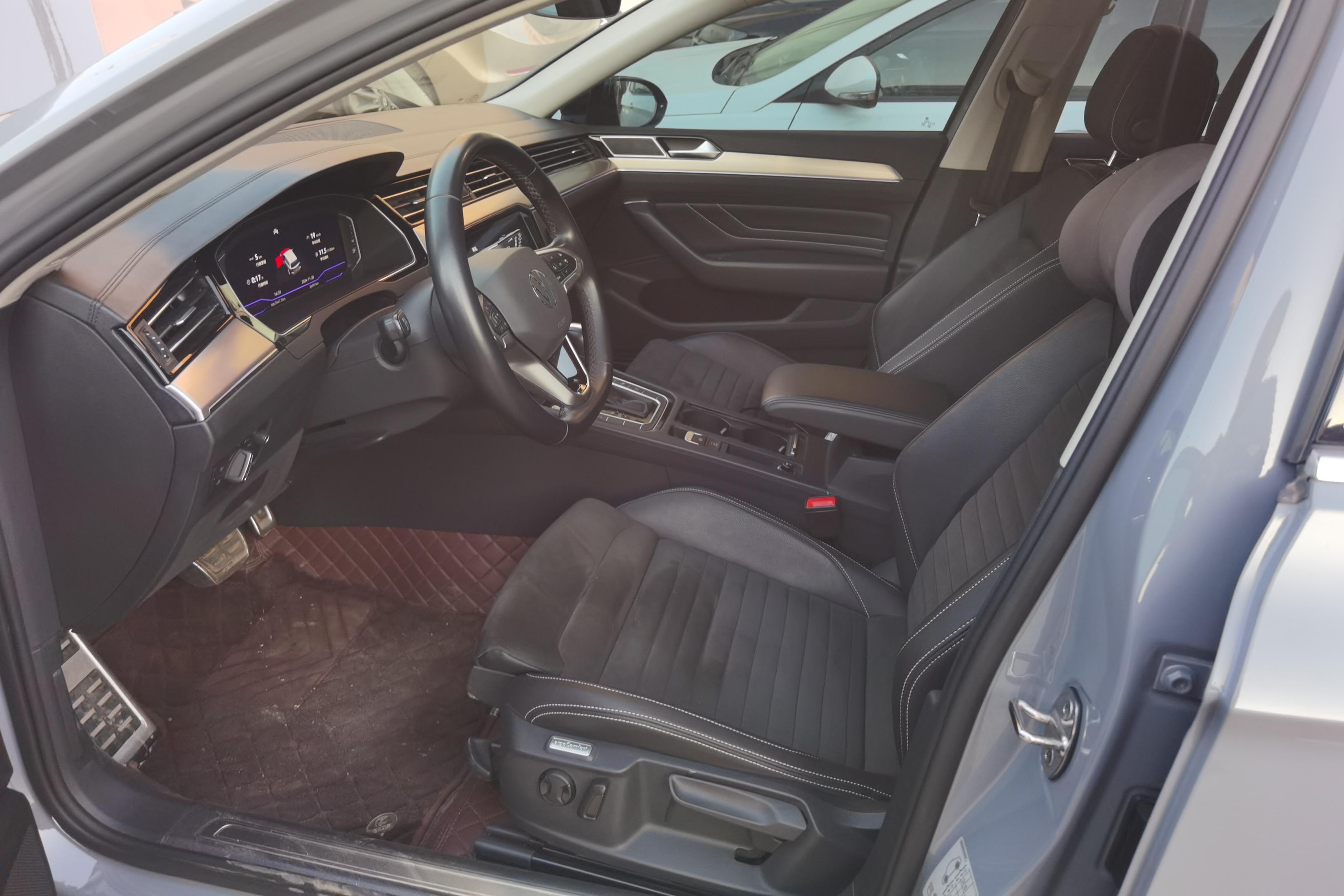 Volkswagen Passat Variant 2023 immagine di auto #23