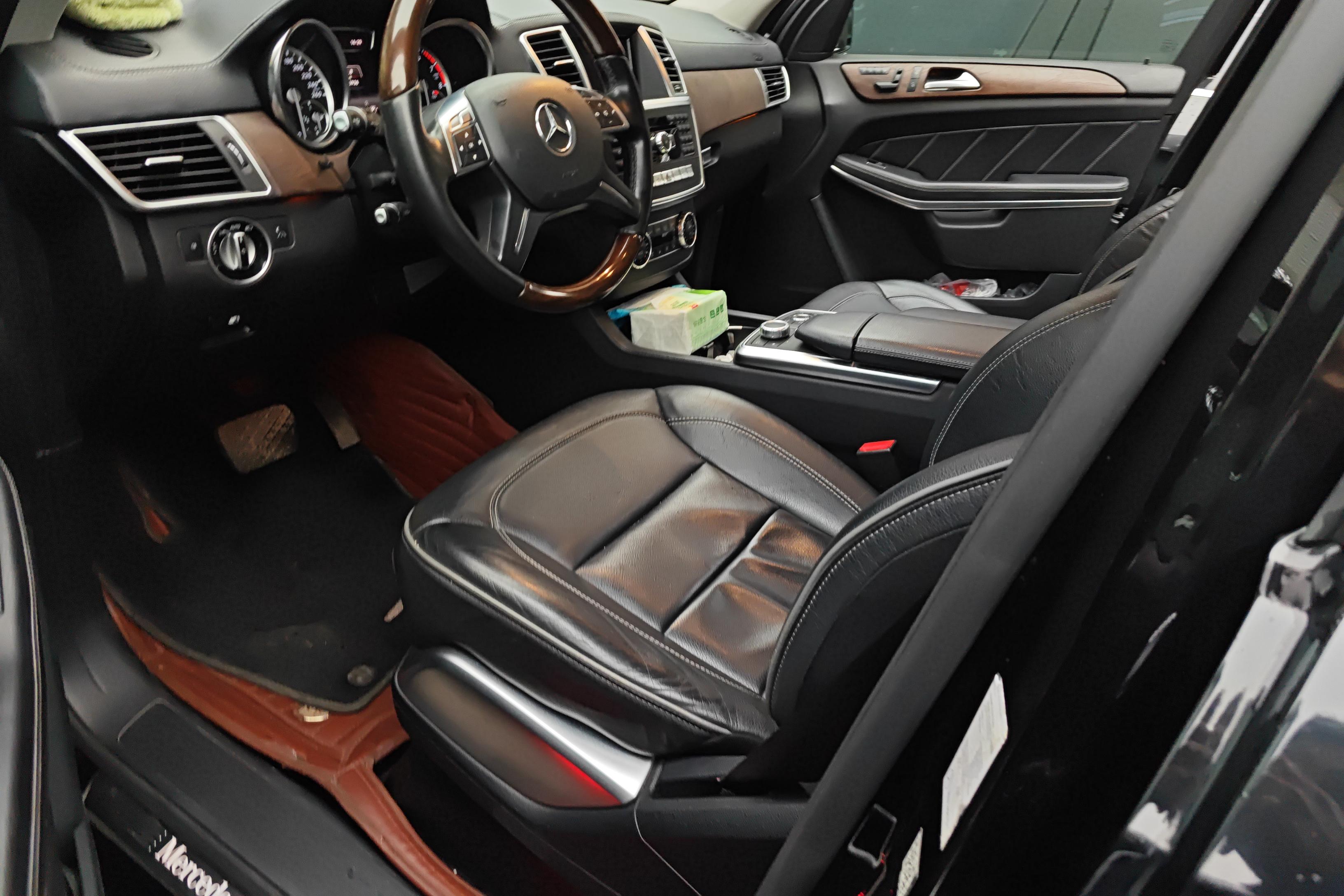 Mercedes-Benz GL Class 2014 car image #23