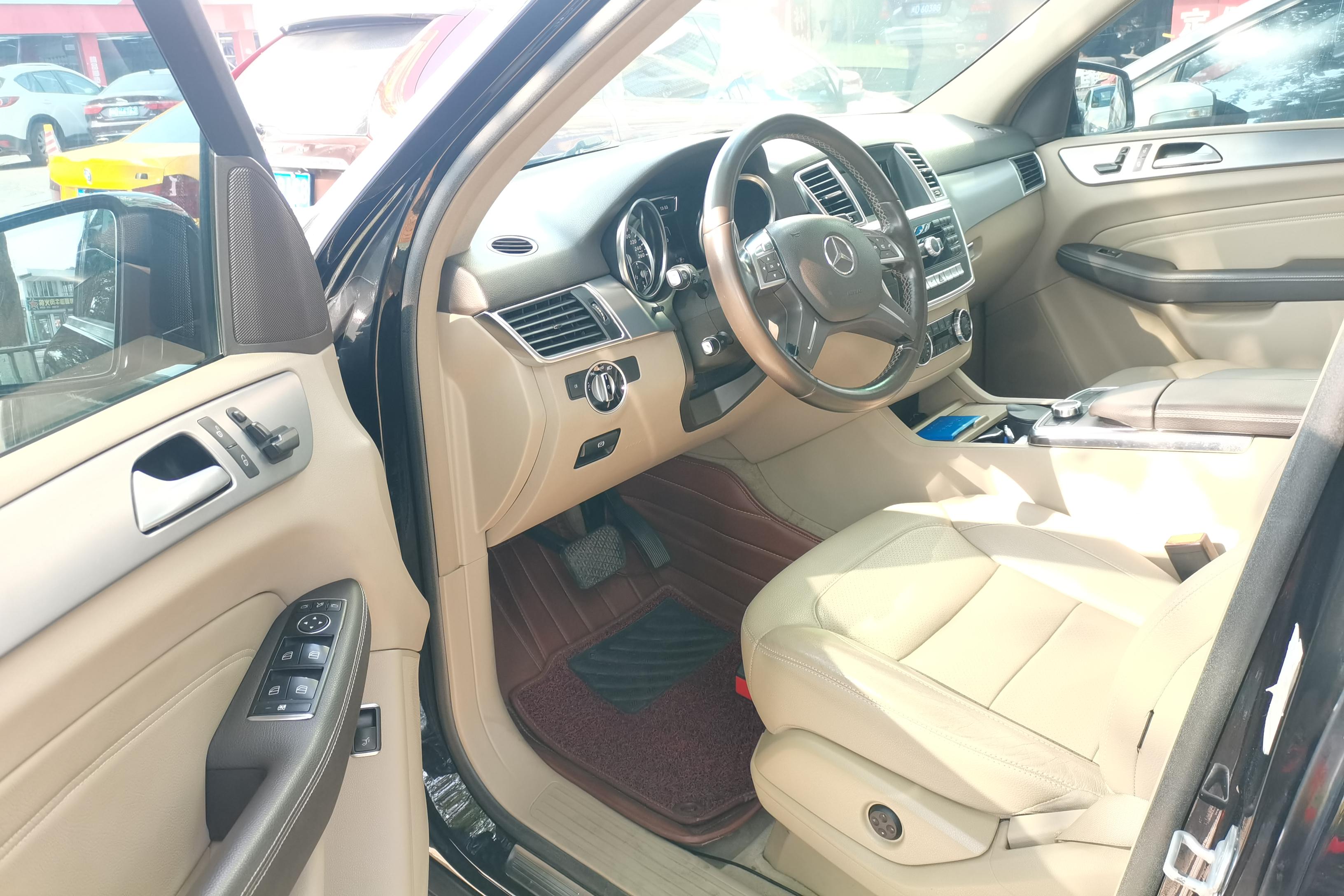 Mercedes-Benz M Class 2013 car image #23