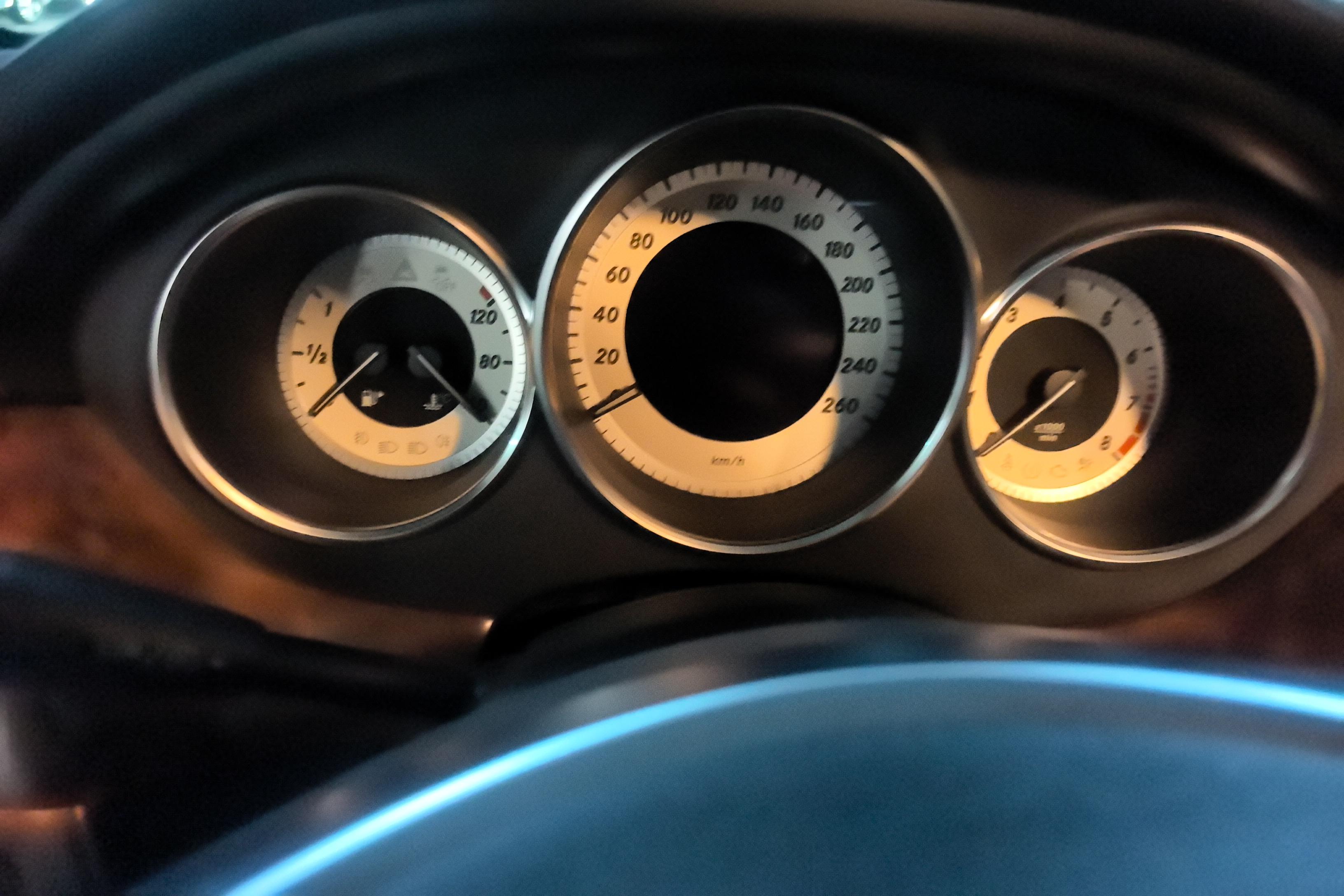 Mercedes-Benz CLS Class 2012 car image #23