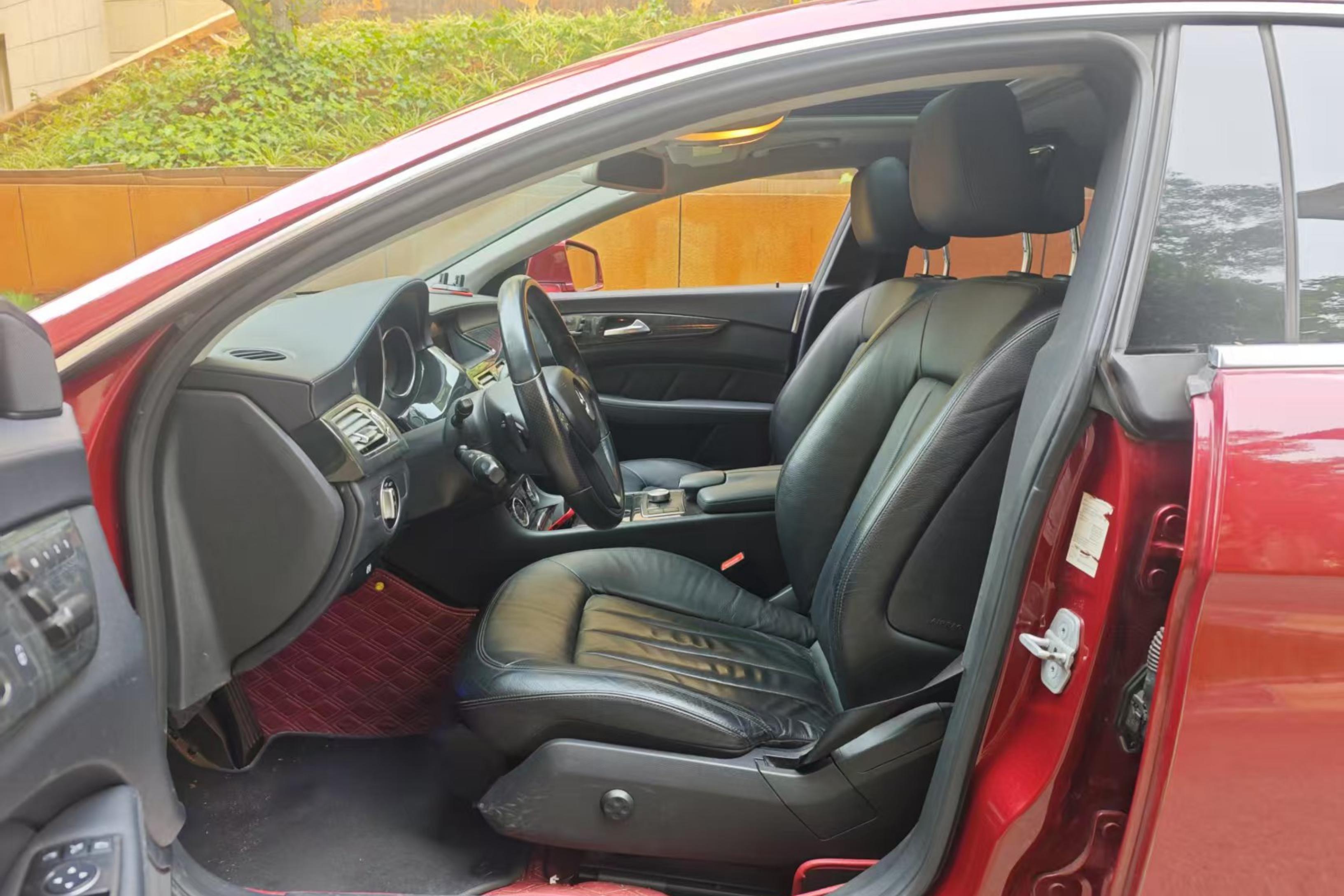 Mercedes-Benz CLS AMG 2012 صورة سيارة #23