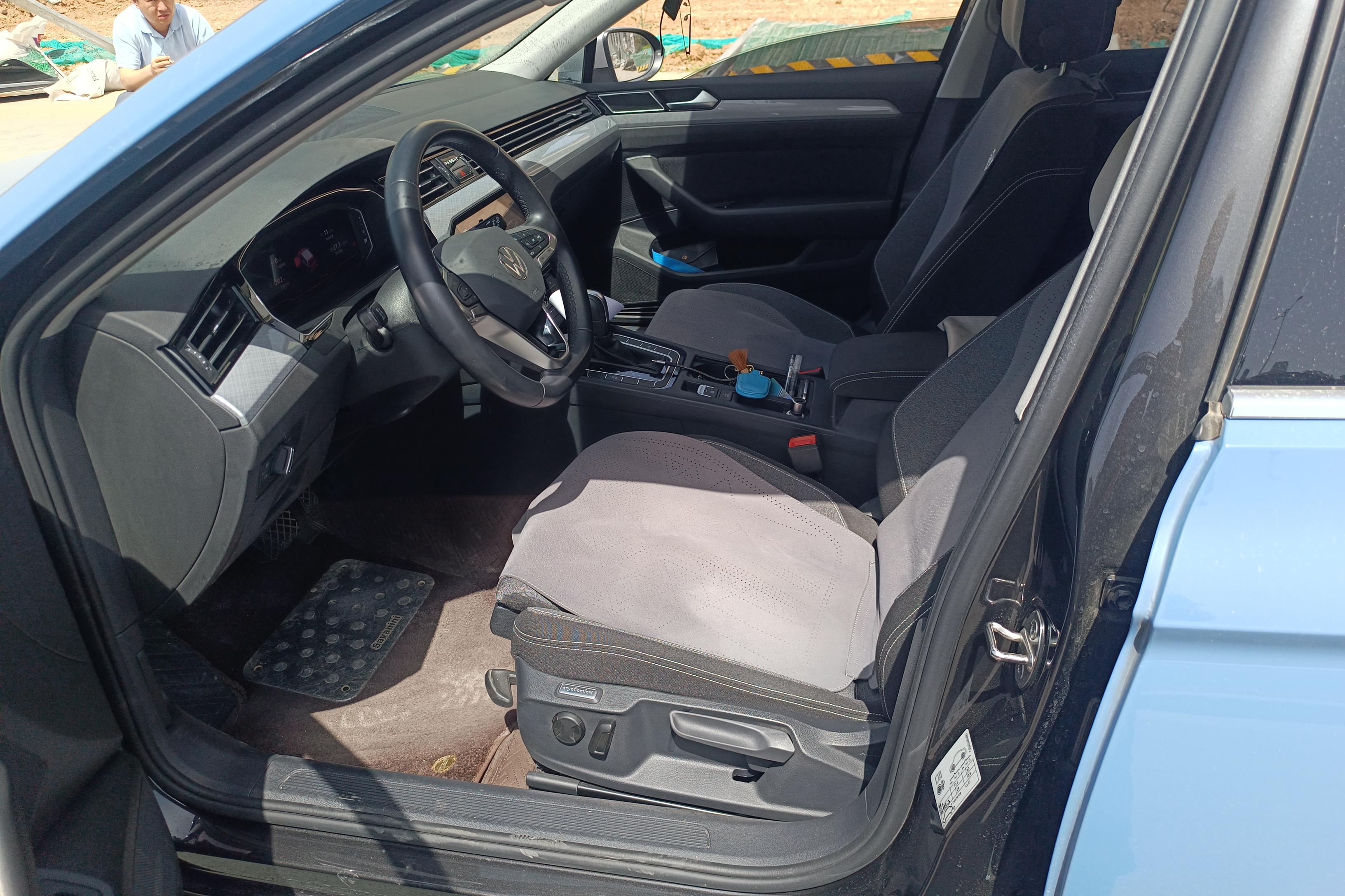 Volkswagen Passat Variant 2023 immagine di auto #23