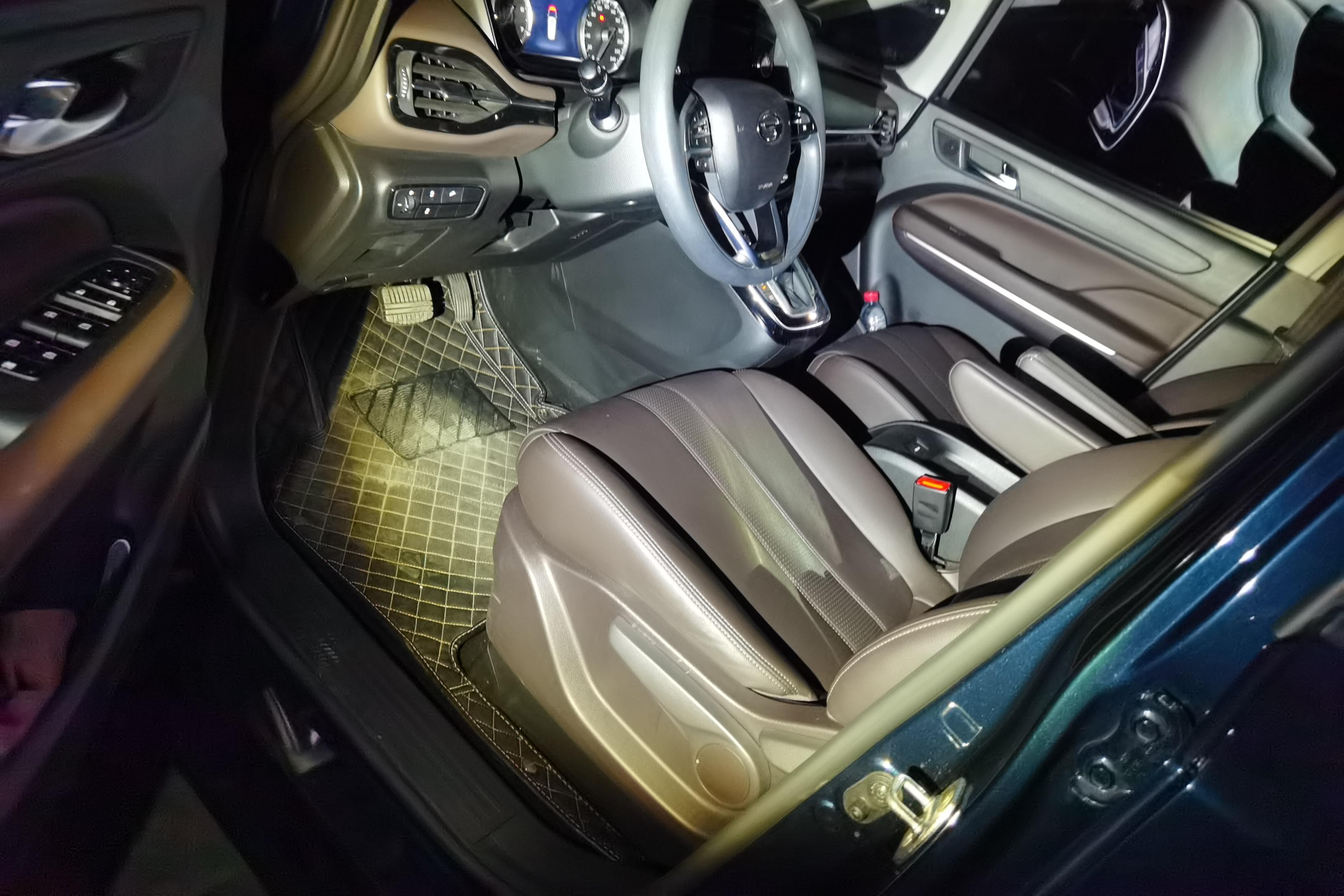 GAC Trumpchi M6 2019 car image #23