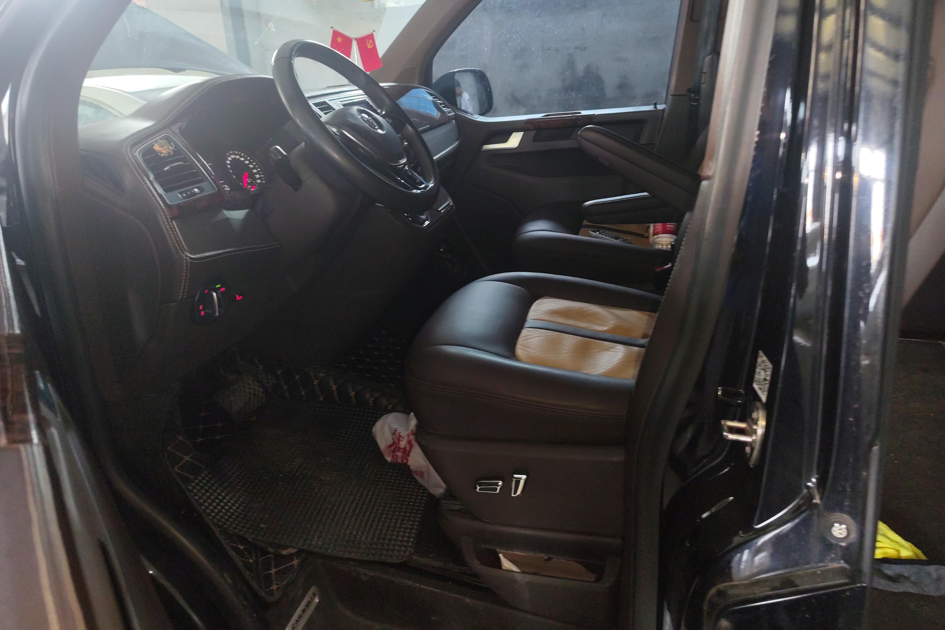 Volkswagen Caravelle 2018 car image #23