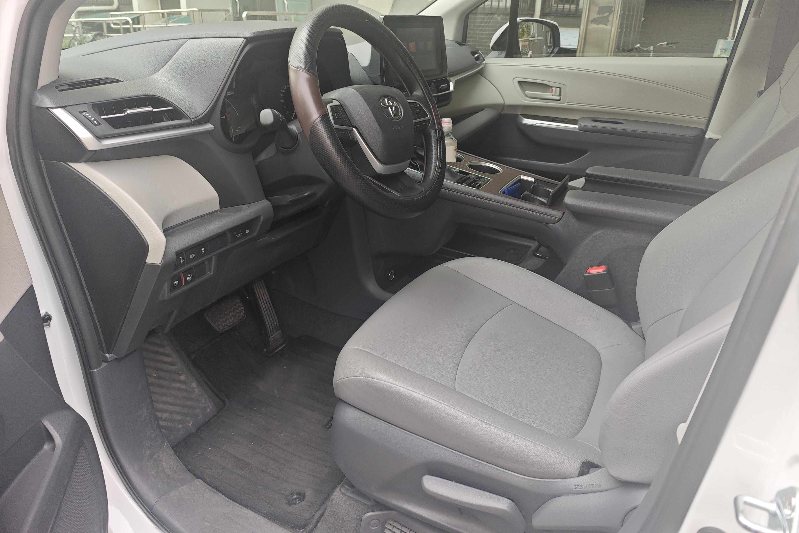 Toyota Granvia 2023 immagine di auto #23