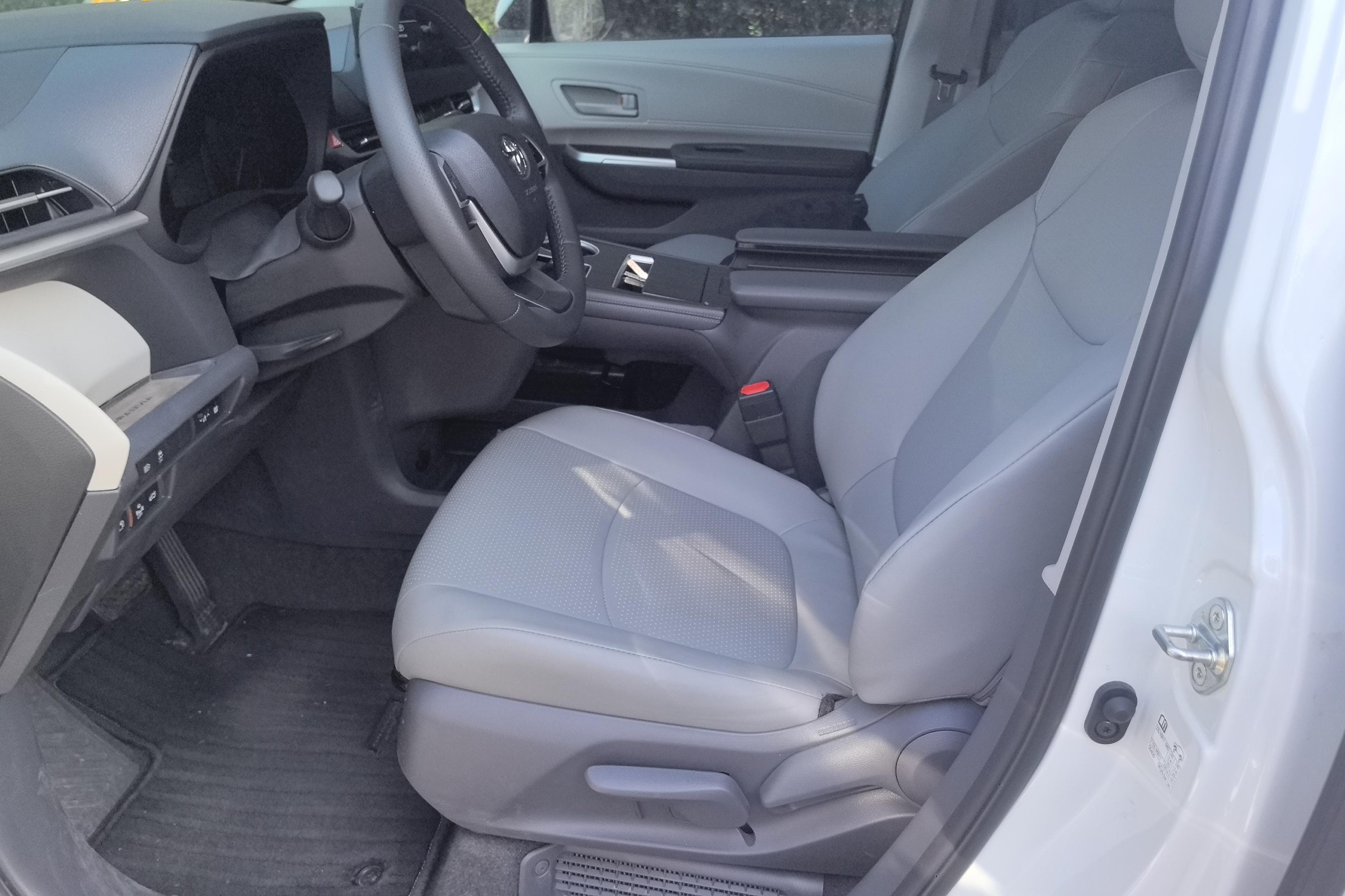 Toyota Granvia 2024 #23 Toyota Granvia 2024 car image #23