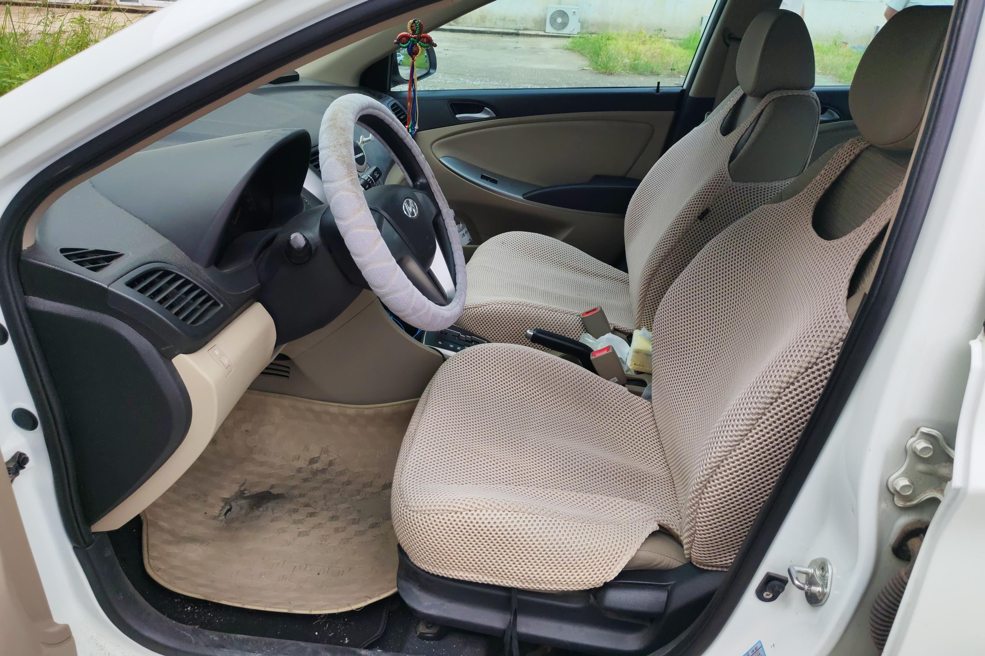 Hyundai Reina 2015 car image #23