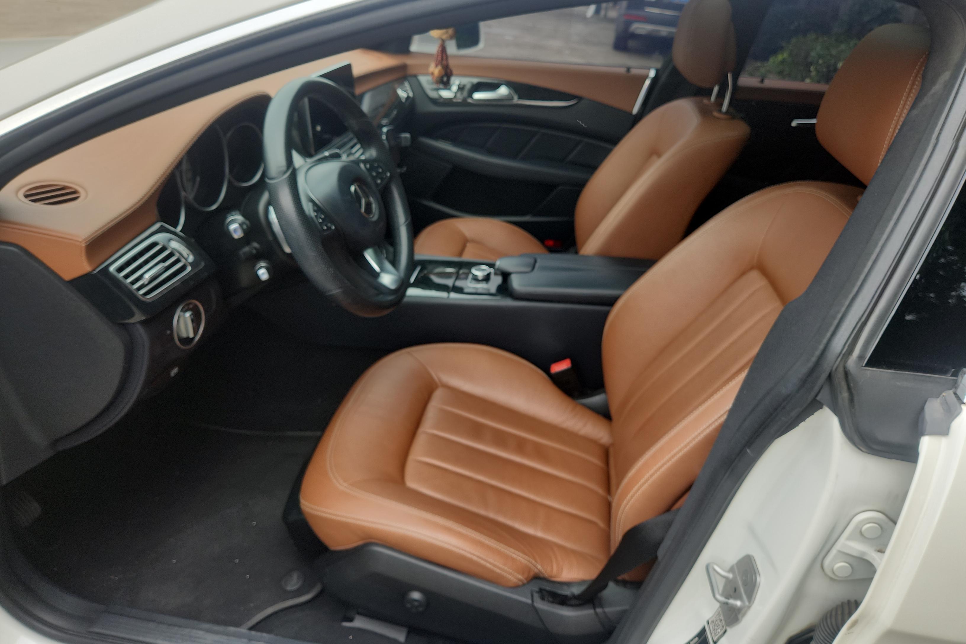 Mercedes-Benz CLS Class 2015 car image #23