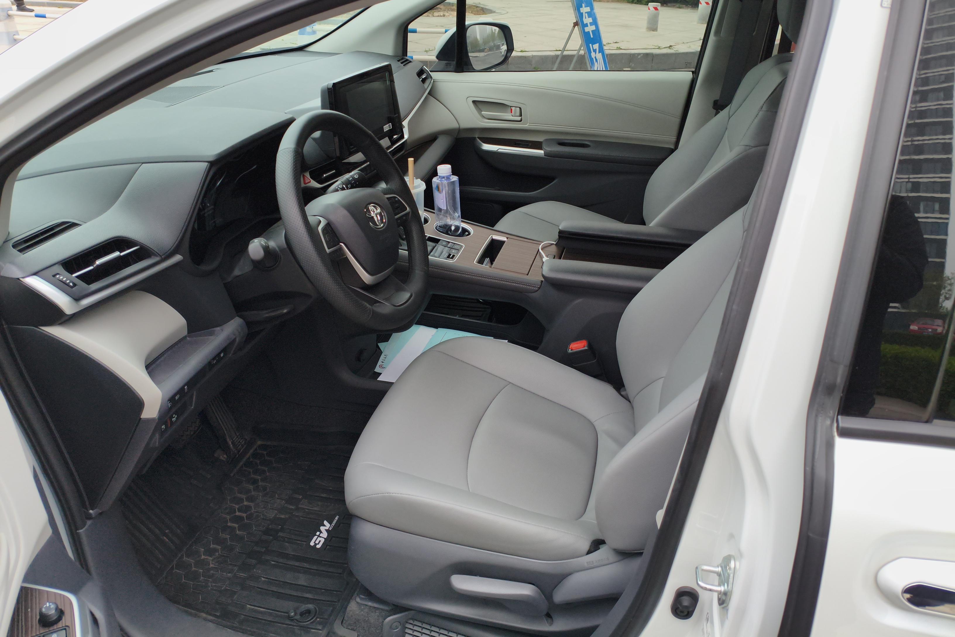 Toyota Granvia 2024 car image #23