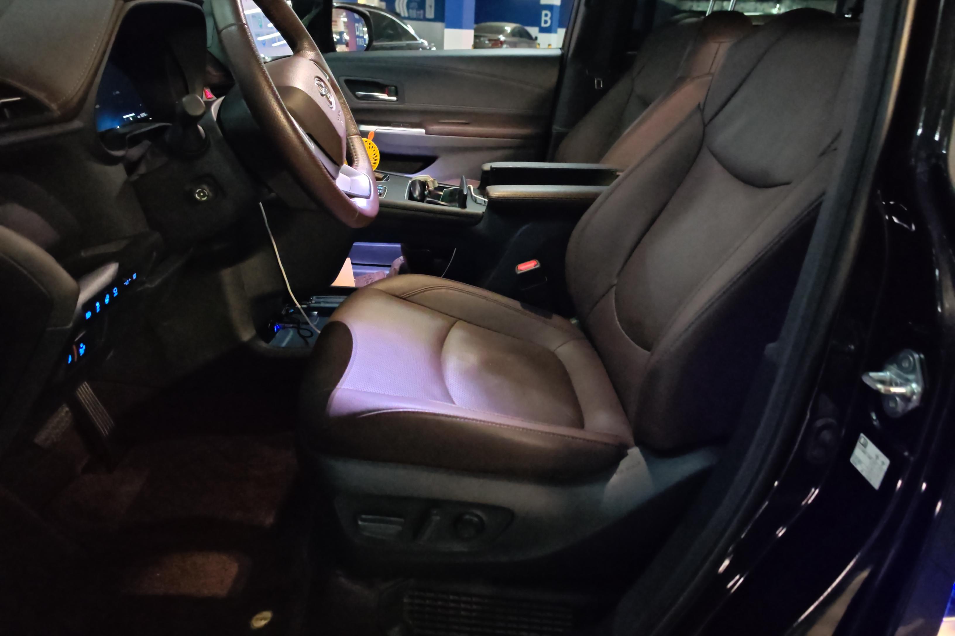 Toyota Granvia 2023 car image #23