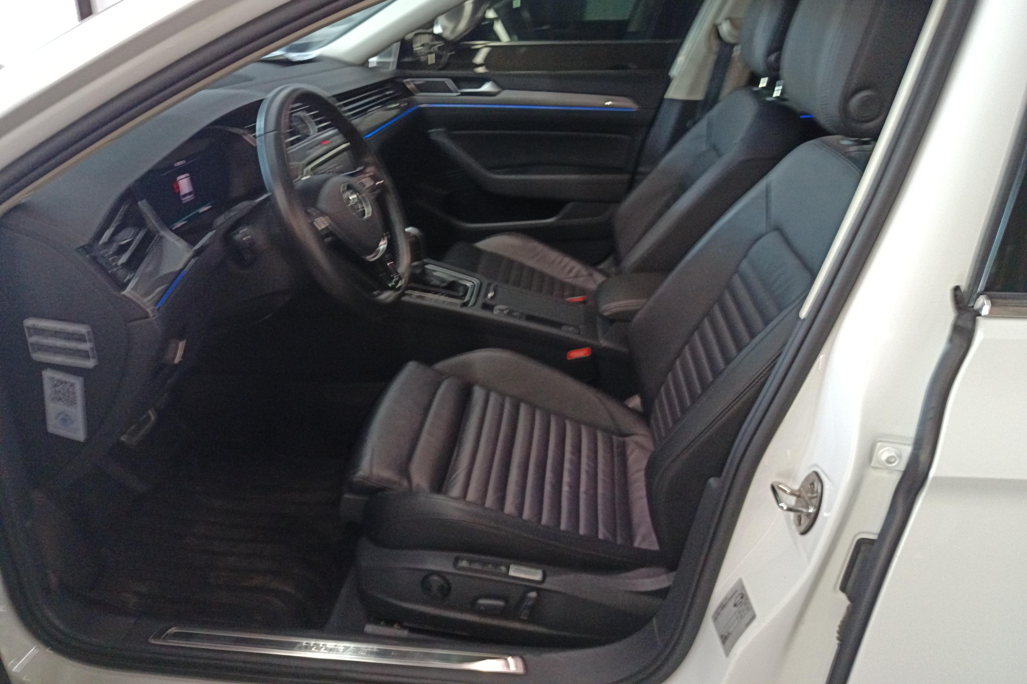 Volkswagen Passat Variant 2018 immagine di auto #23