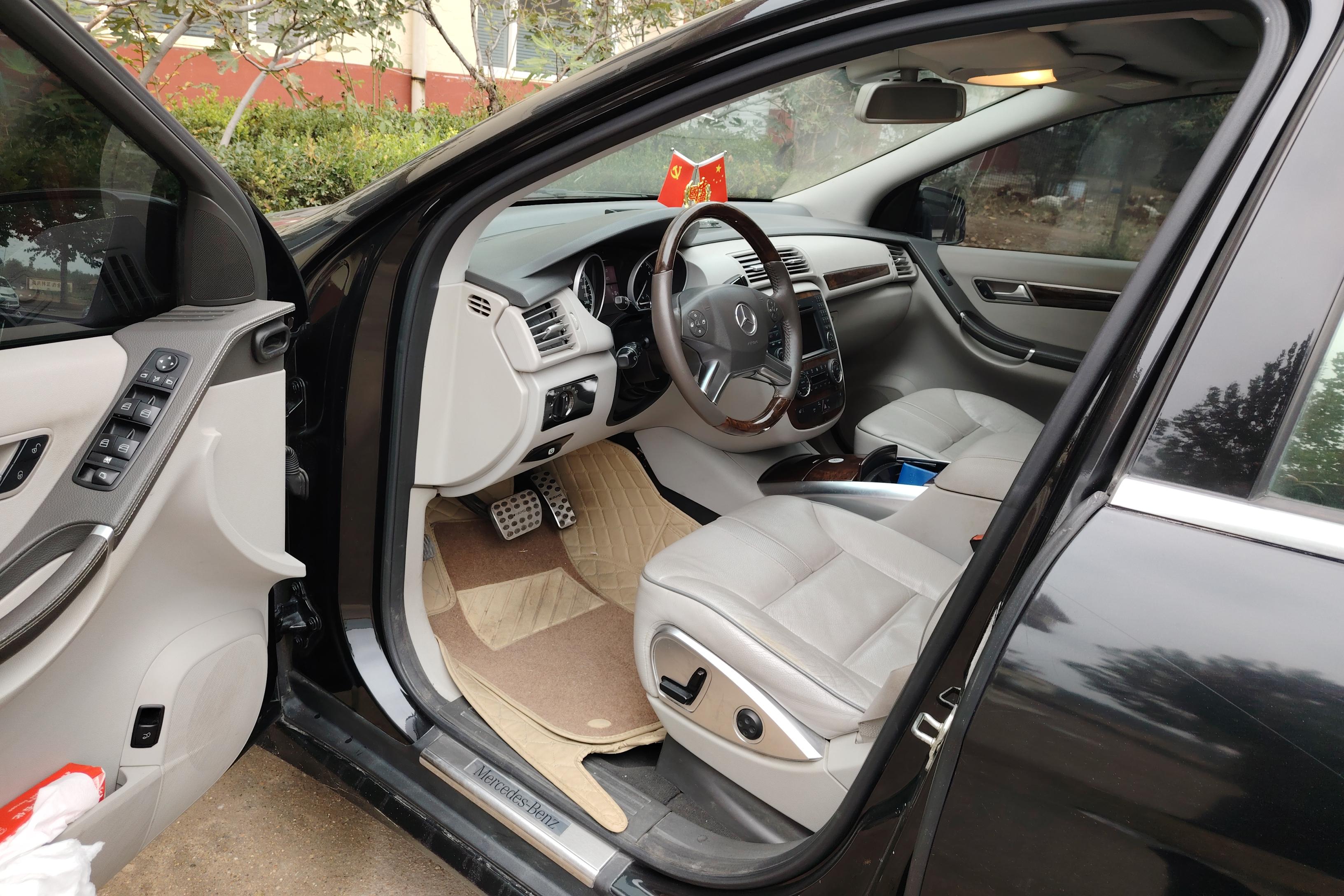 Mercedes-Benz R Class 2011 car image #23