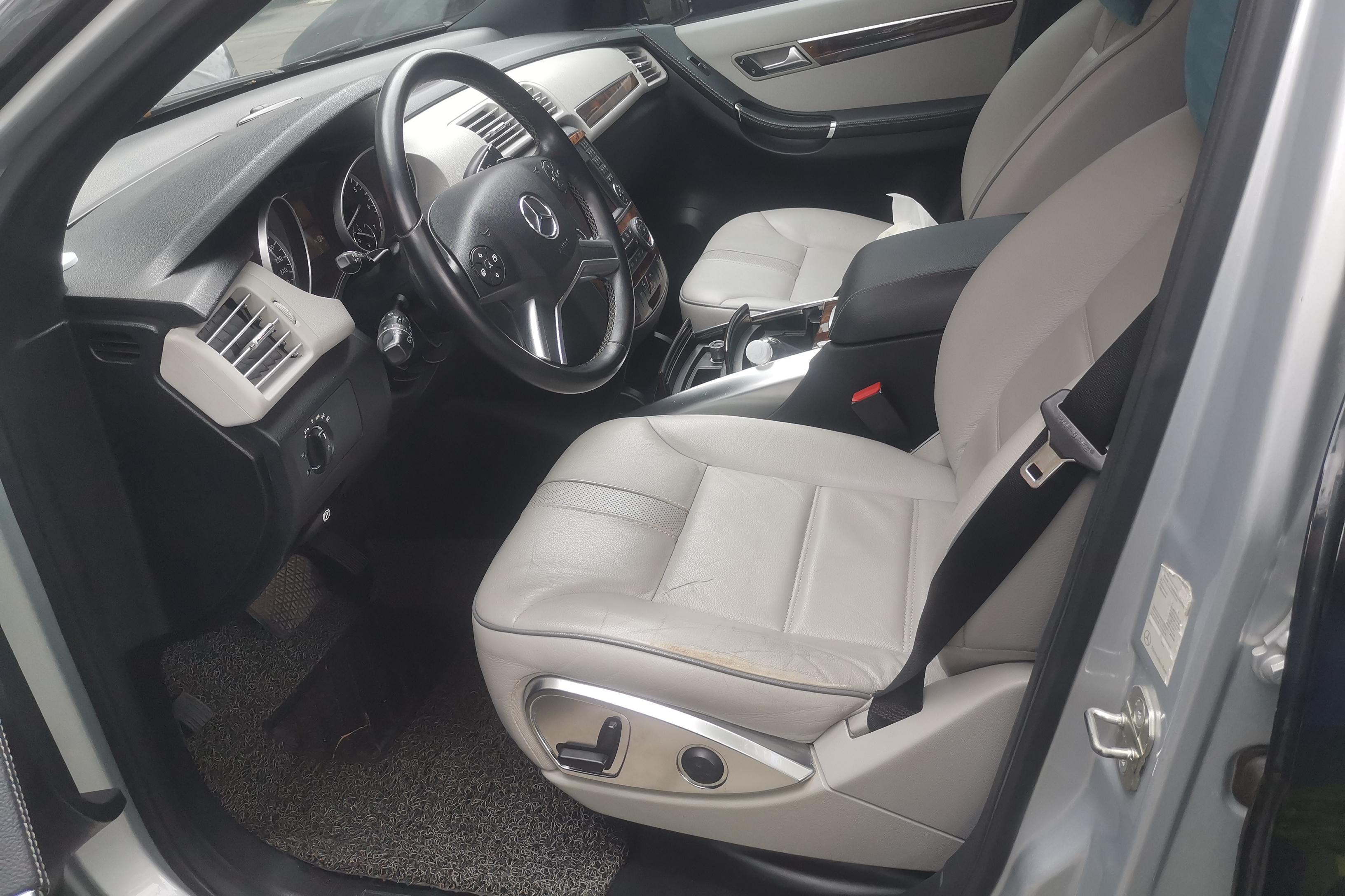 Mercedes-Benz R Class 2011 car image #23