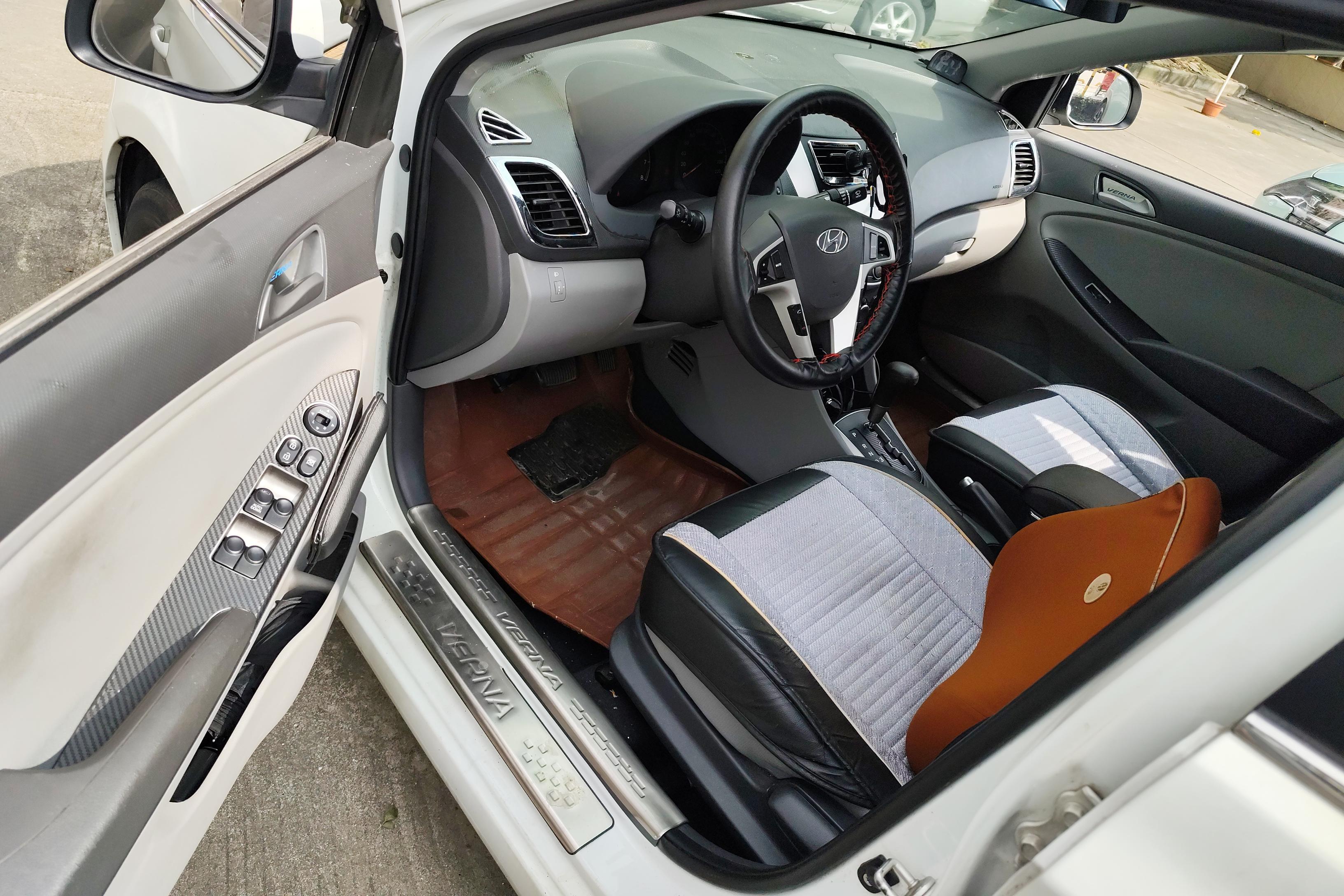 Hyundai Reina 2016 car image #23