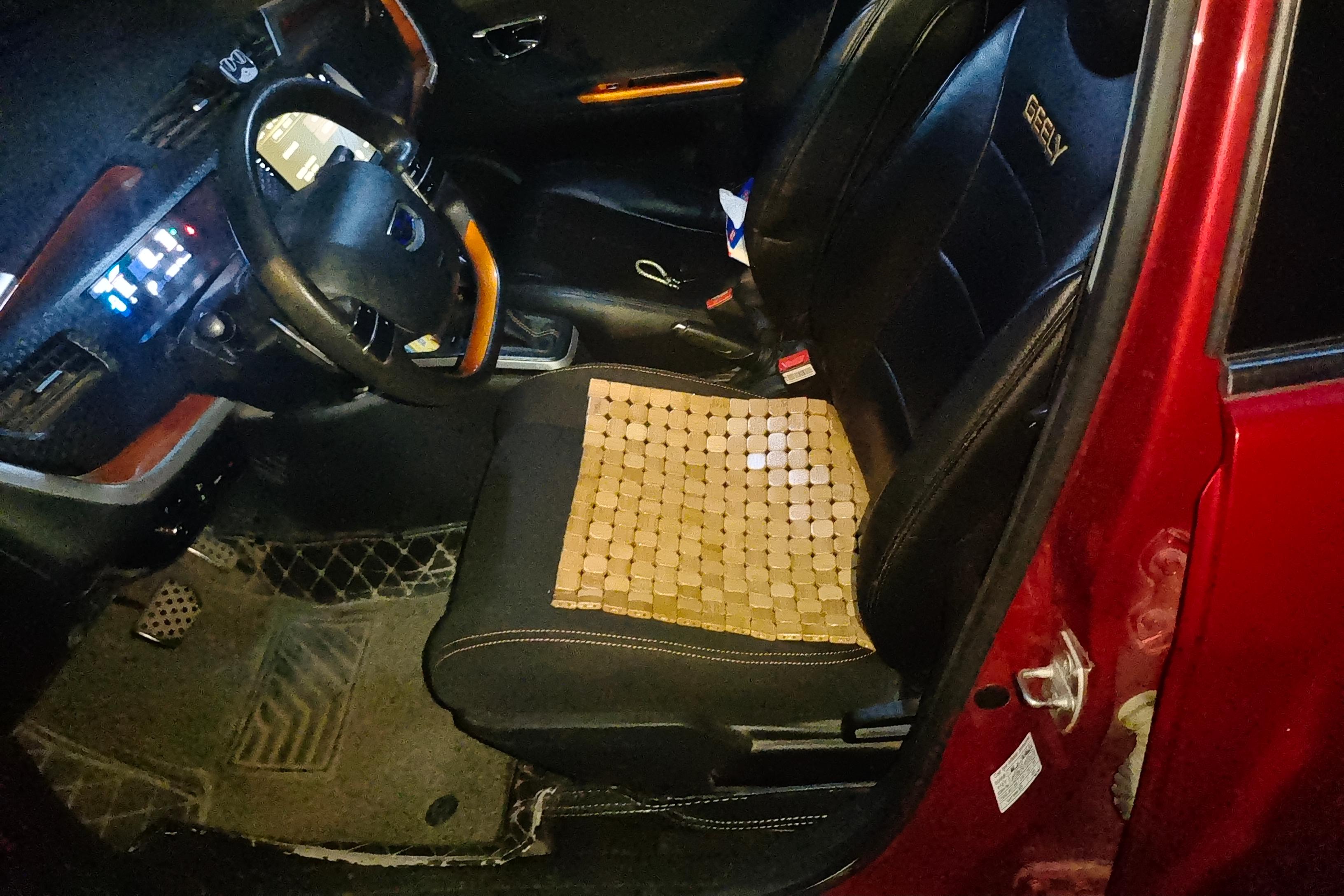 GEELY Vision X1 2018 immagine di auto #23