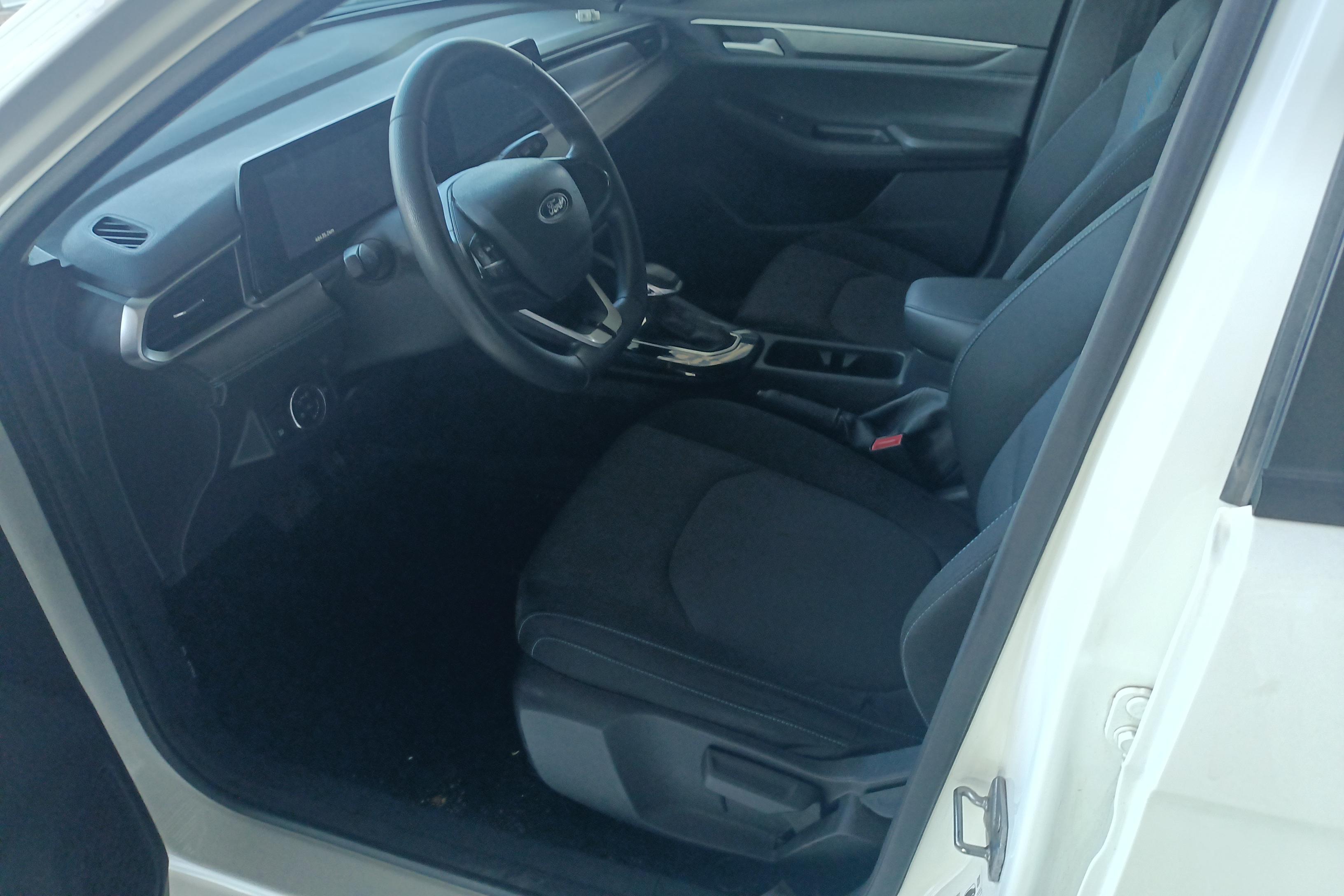 Ford Escort 2021 car image #23