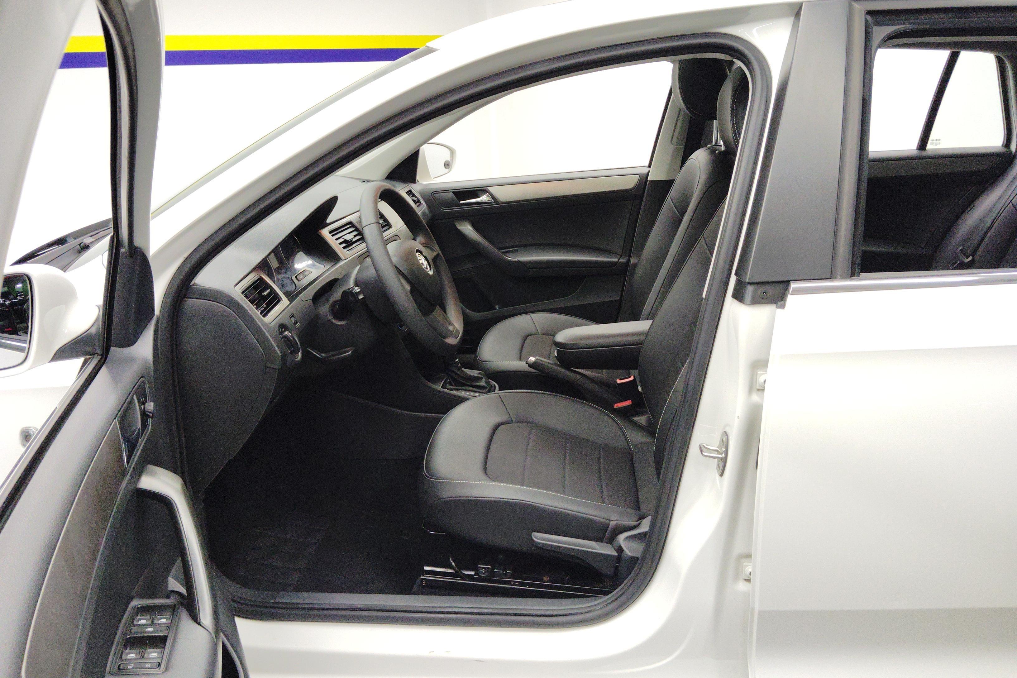 Skoda Rapid Spaceback 2016 car image #23