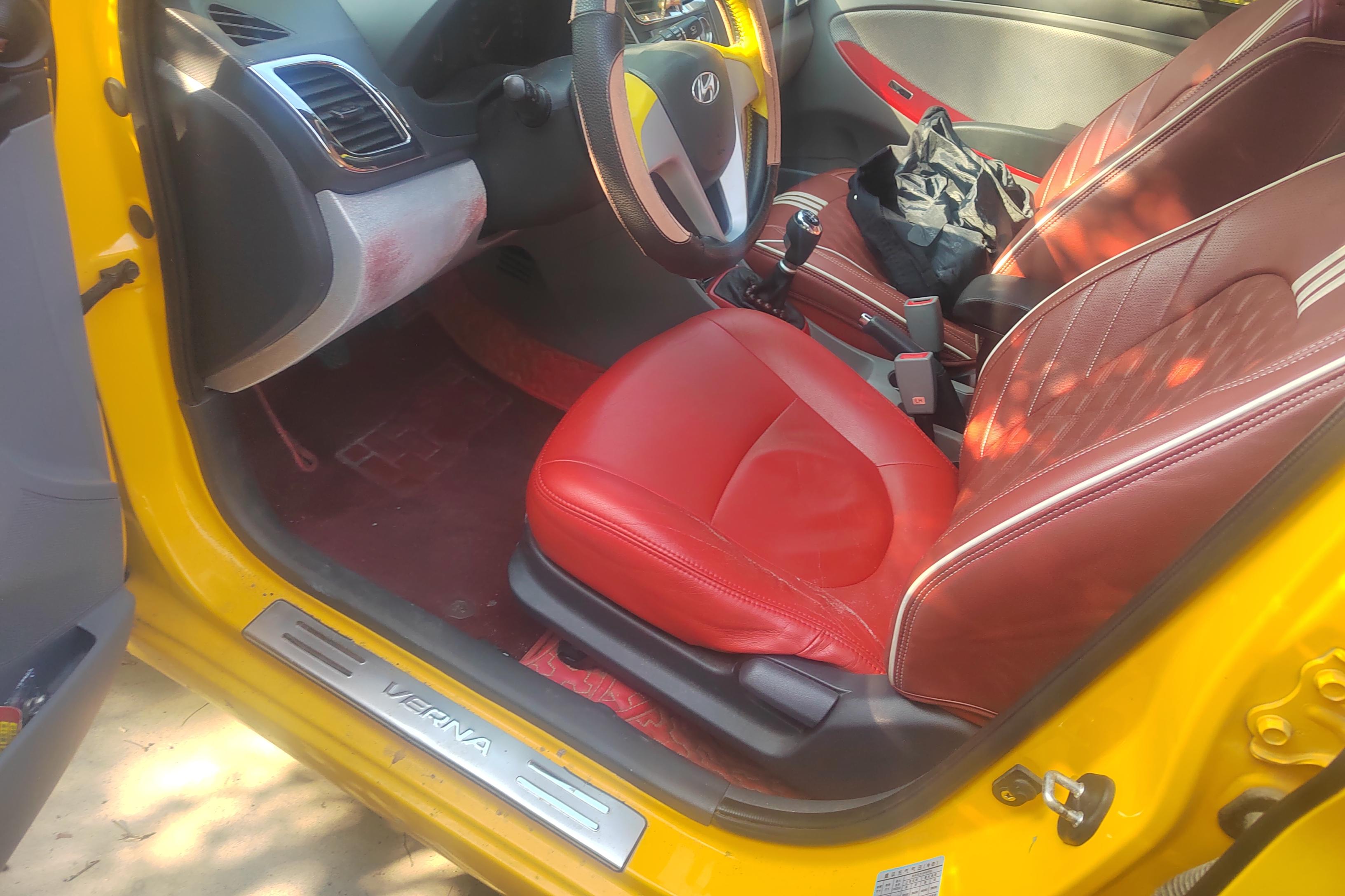 Hyundai Reina 2013 car image #23