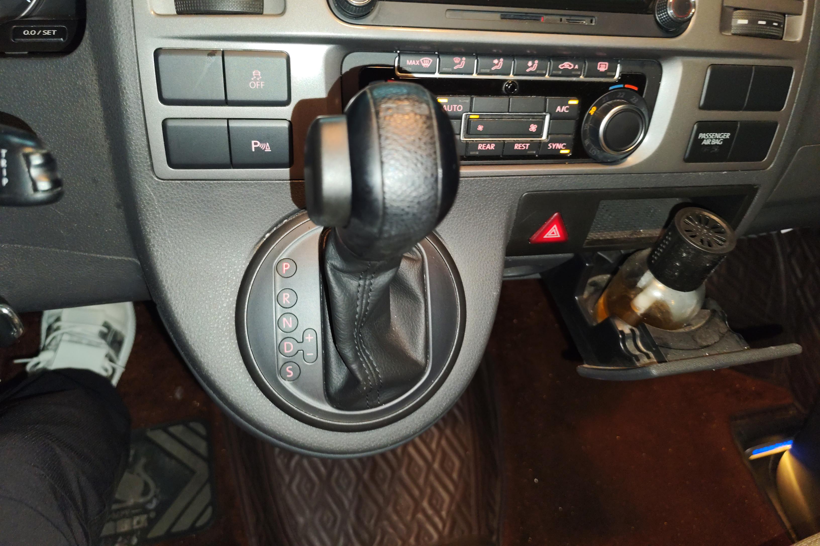 Volkswagen Caravelle 2015 #23 Volkswagen Caravelle 2015 car image #23