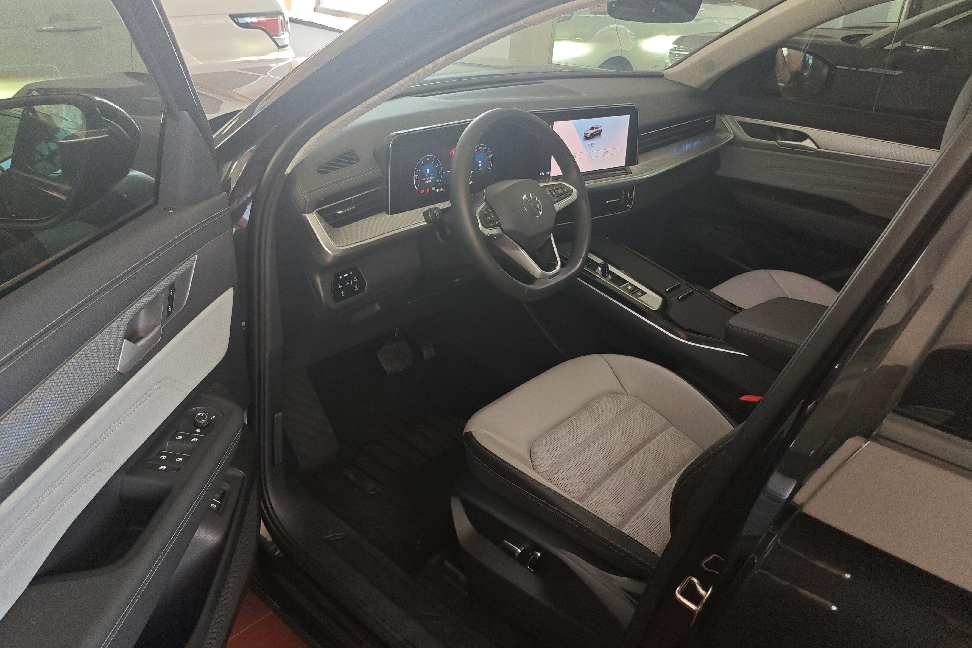 Volkswagen Tavendor 2023 car image #23