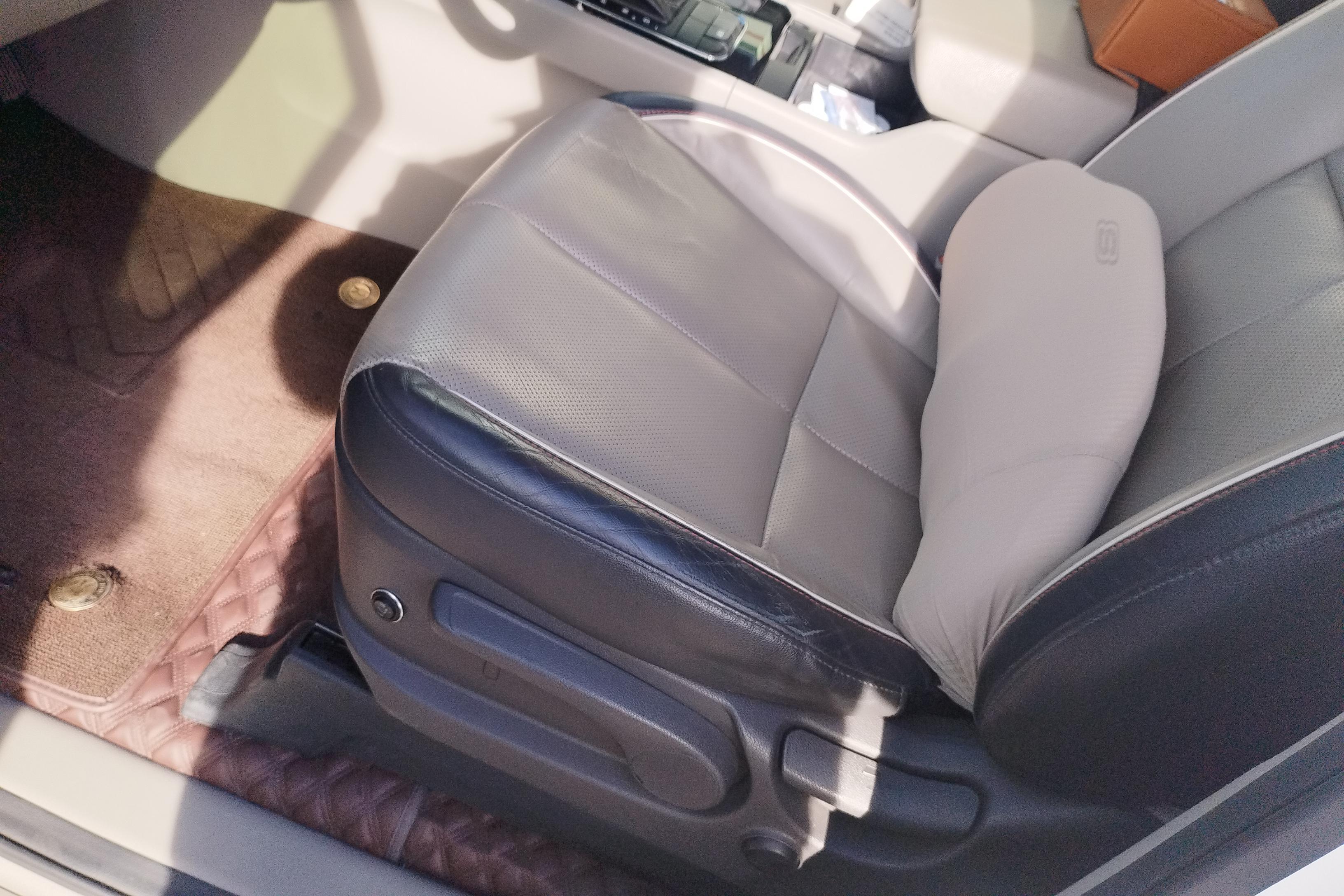 Kia Carnival 2017 изображение автомобиля #23