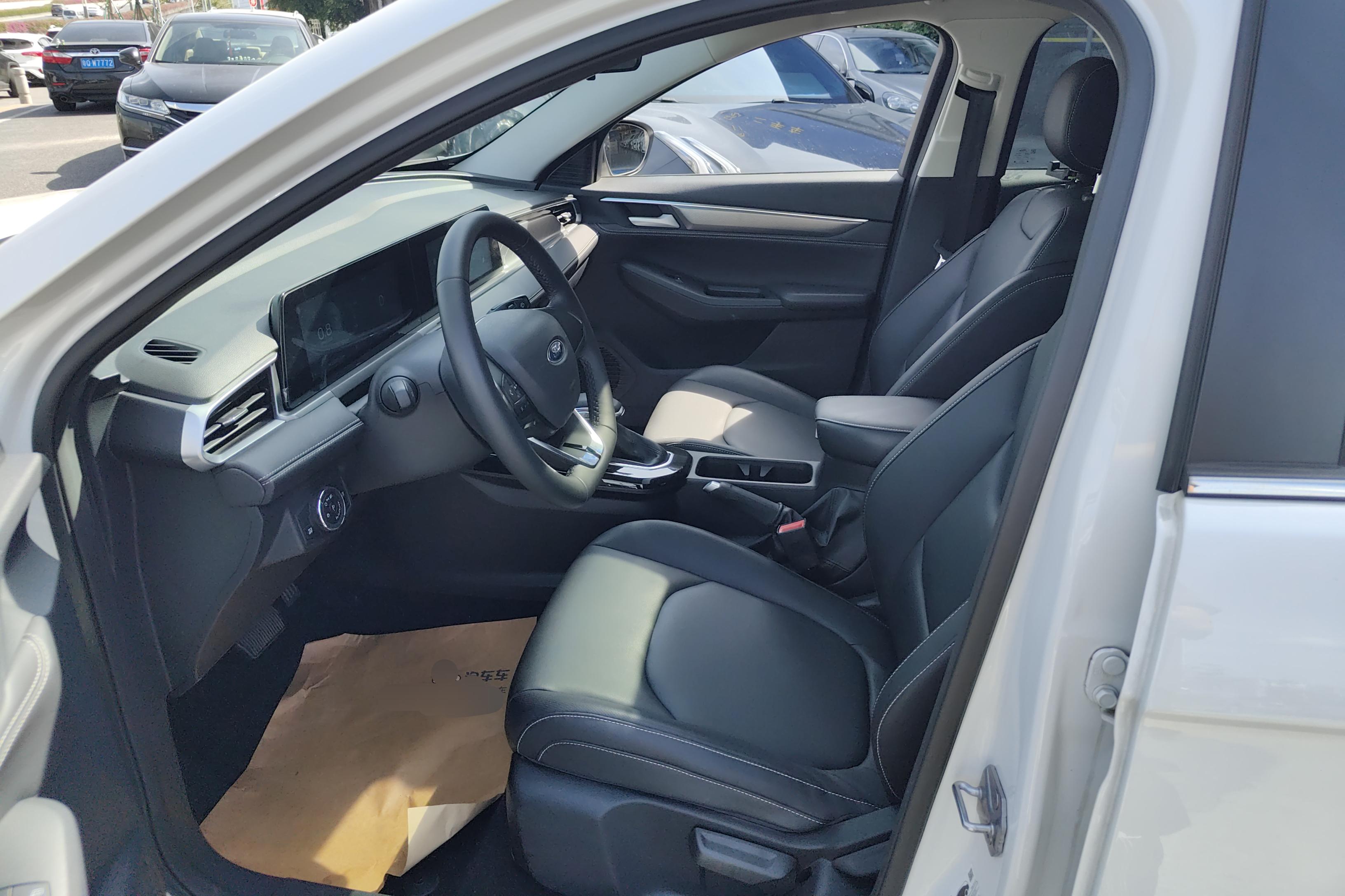 Ford Escort 2022 car image #23