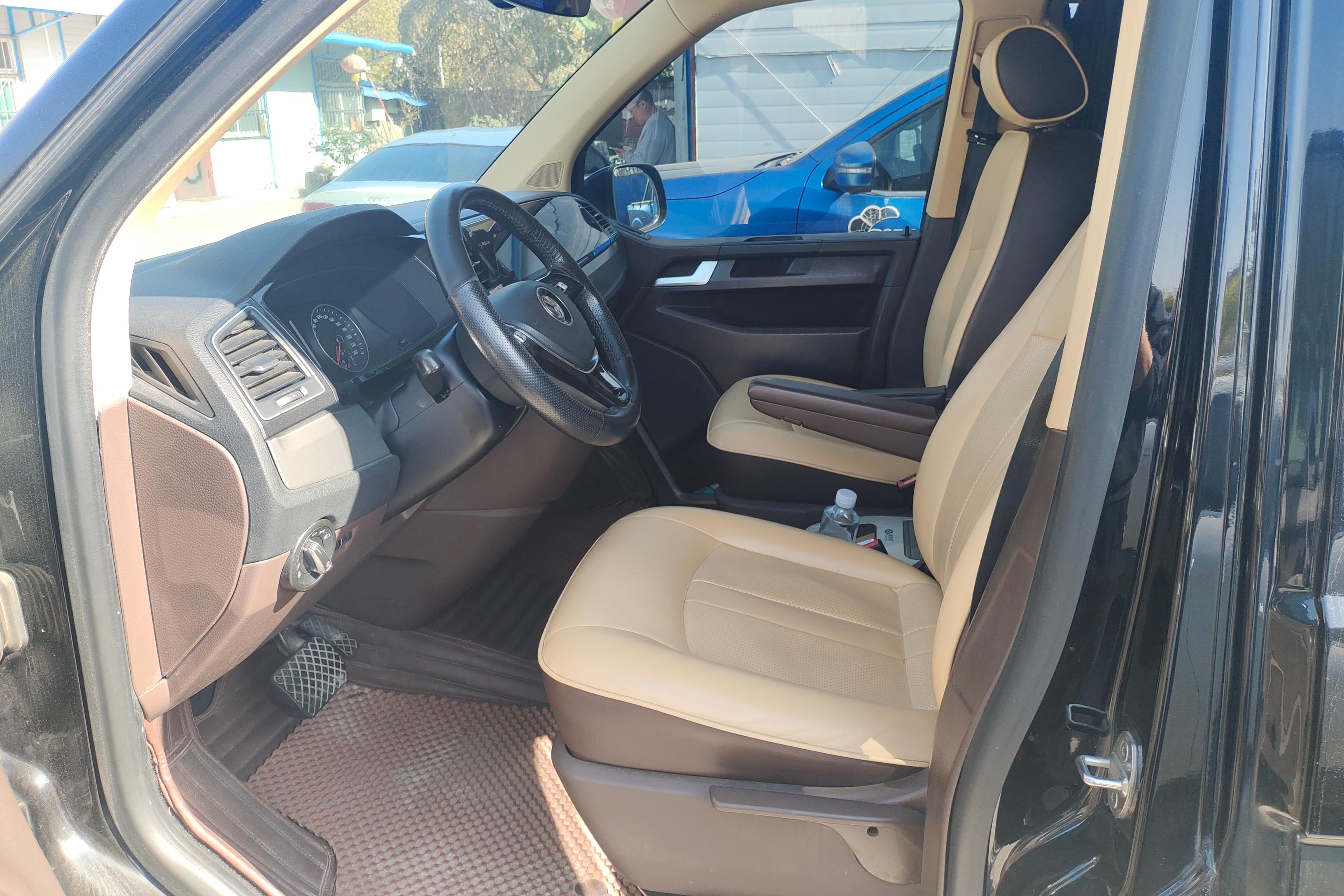 Volkswagen Caravelle 2018 car image #23