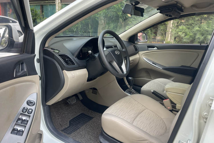 Hyundai Reina 2016 car image #23