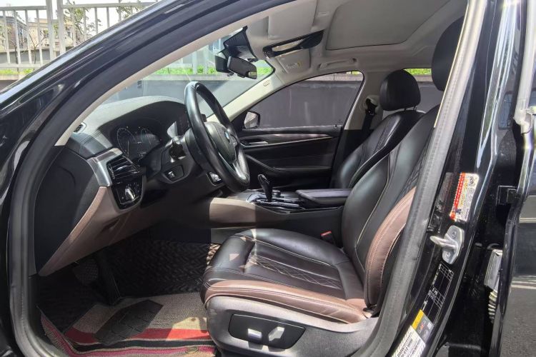 BMW 5 Series New Energy 2019 car image #23