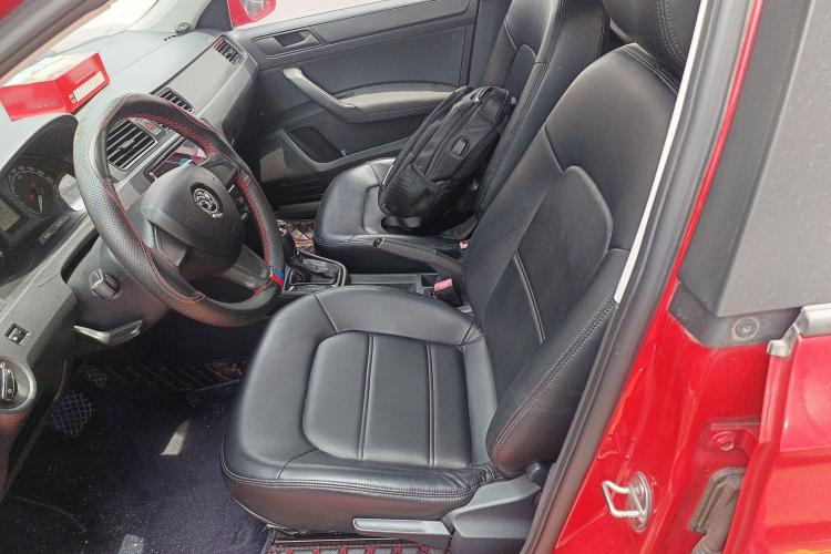 Skoda Rapid Spaceback 2015 car image #23