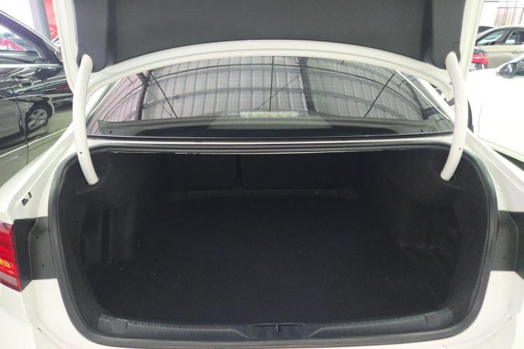 Volkswagen Lamando 2018 immagine di auto #23