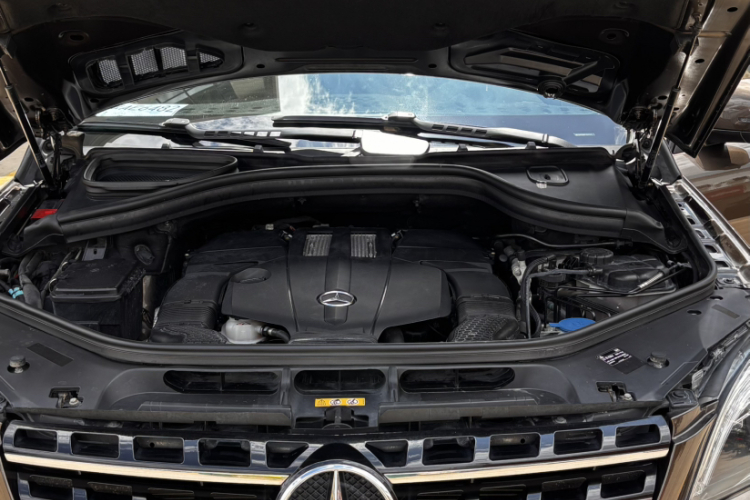 Mercedes-Benz M Class 2015 car image #23