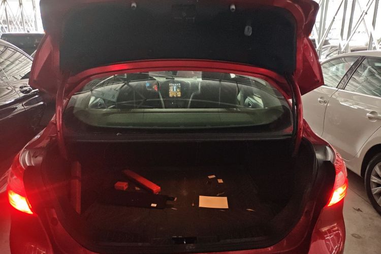 Ford Focus (Imported) 2014 #23 Ford Focus (Imported) 2014 صورة سيارة #23