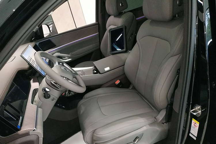 Denza N9 2025 car image #23