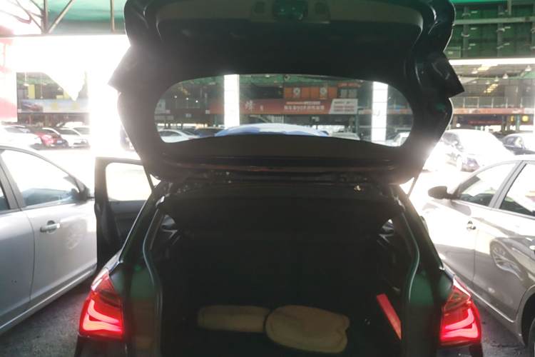 BMW 1 Series (Imported) 2019 #23 BMW 1 Series (Imported) 2019 car image #23