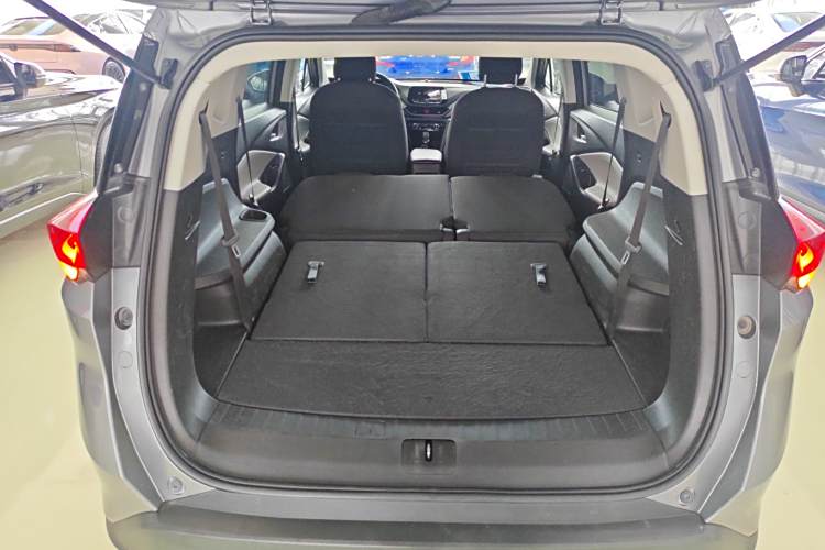 Chevrolet Orlando 2019 #23 Chevrolet Orlando 2019 car image #23