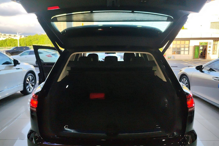 Volkswagen Touareg 2020 car image #23