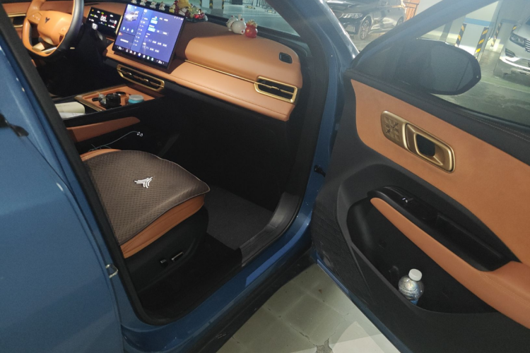 哪吒汽车 哪吒X 2023 汽车图片 #23