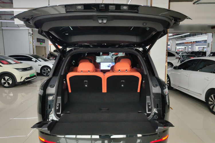 Lynk & Co 900 2025 car image #23