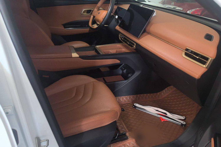 哪吒汽车 哪吒X 2024 汽车图片 #23