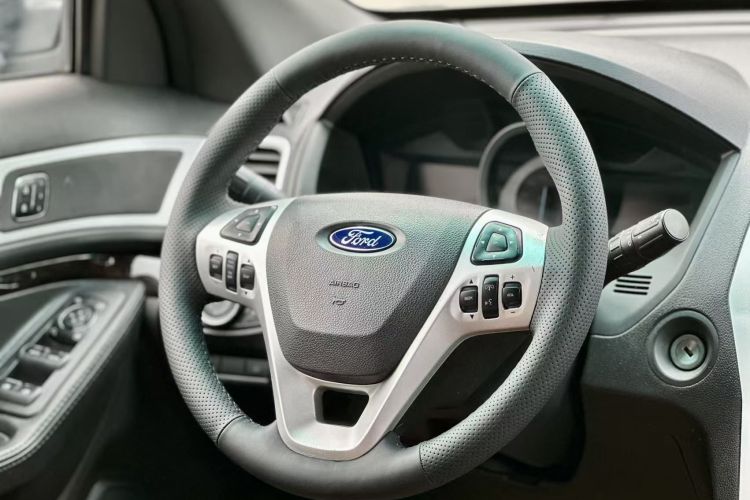 Ford Explorer (Imported) 2015 #23 Ford Explorer (Imported) 2015 car image #23