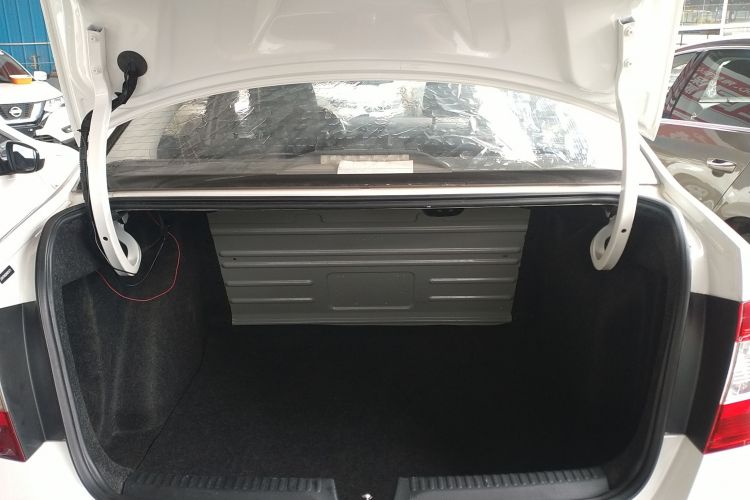 Skoda Rapid 2017 car image #23