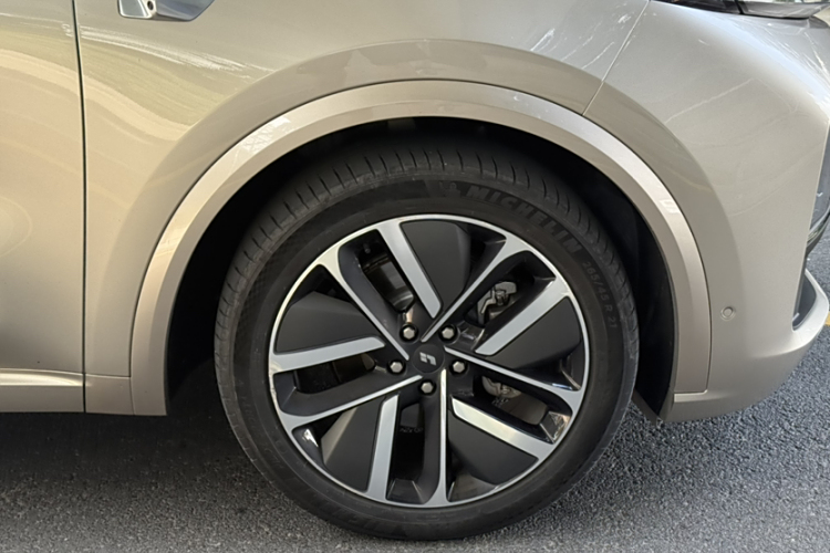 Li L8 2023 изображение автомобиля #23