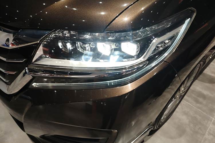 Honda Elysion 2016 imagen de coche #23