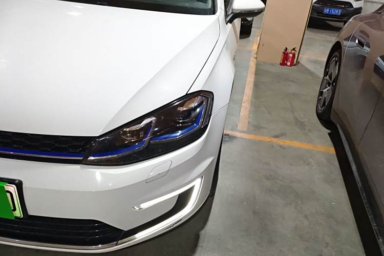 Volkswagen Golf Pure Electric 2020 car image #23