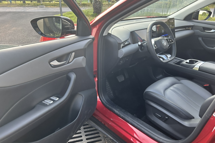 MG ES5 car image #23