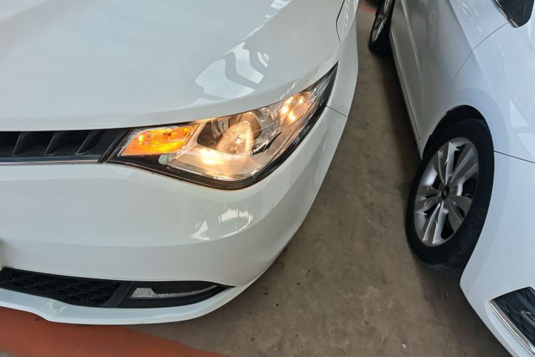 MG GT 2018 car image #23