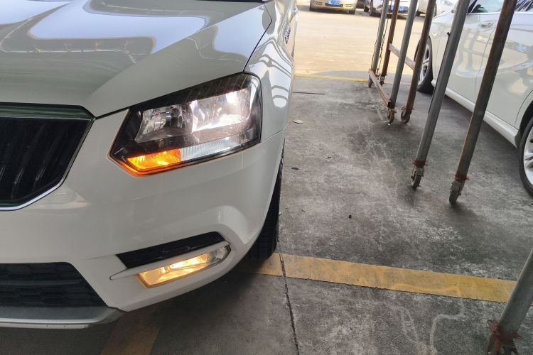 Skoda Yeti 2018 car image #23